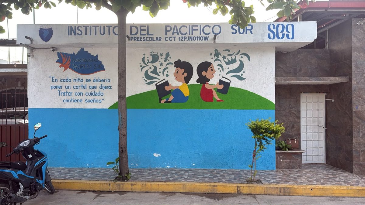 Fachada del preescolar, pintada para los más pequeños