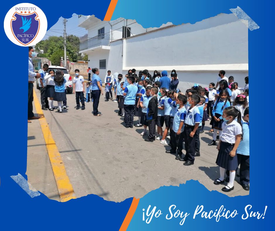 Alumnos de primaria y secundaria en el punto de reunión